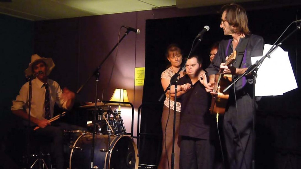 Glen Sheppard with musicians